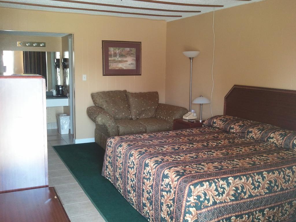 Holiday Motel Hugo Room photo