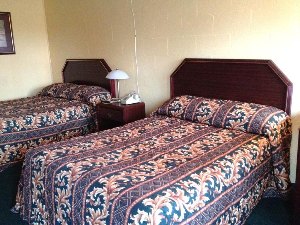 Holiday Motel Hugo Room photo